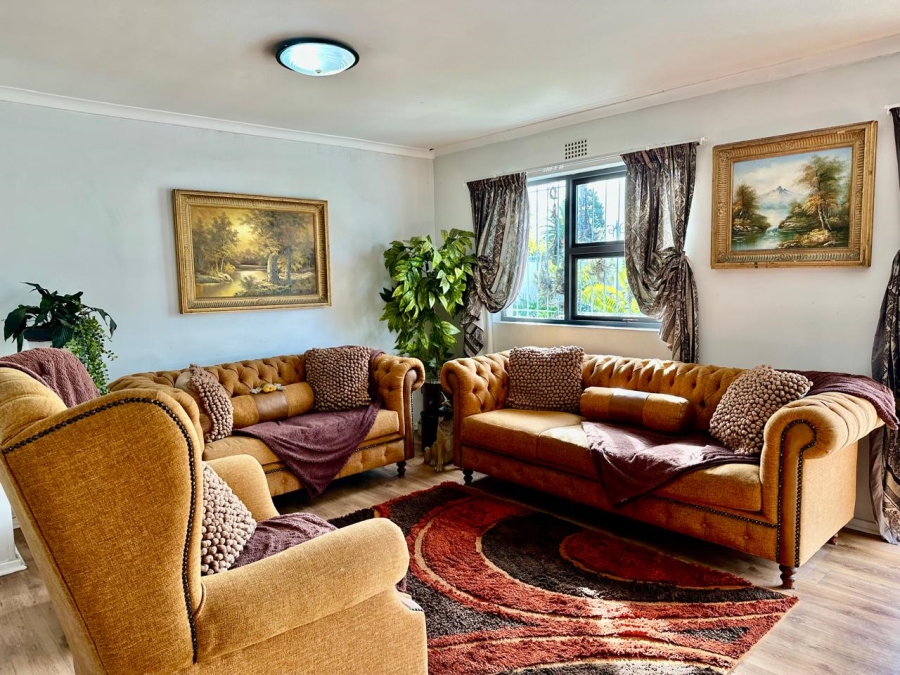 5 Bedroom Property for Sale in Loucharmante Western Cape